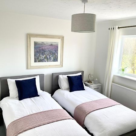 Comfortable And Spacious Superb Holiday Home In Llanelli, Dog Friendly Esterno foto
