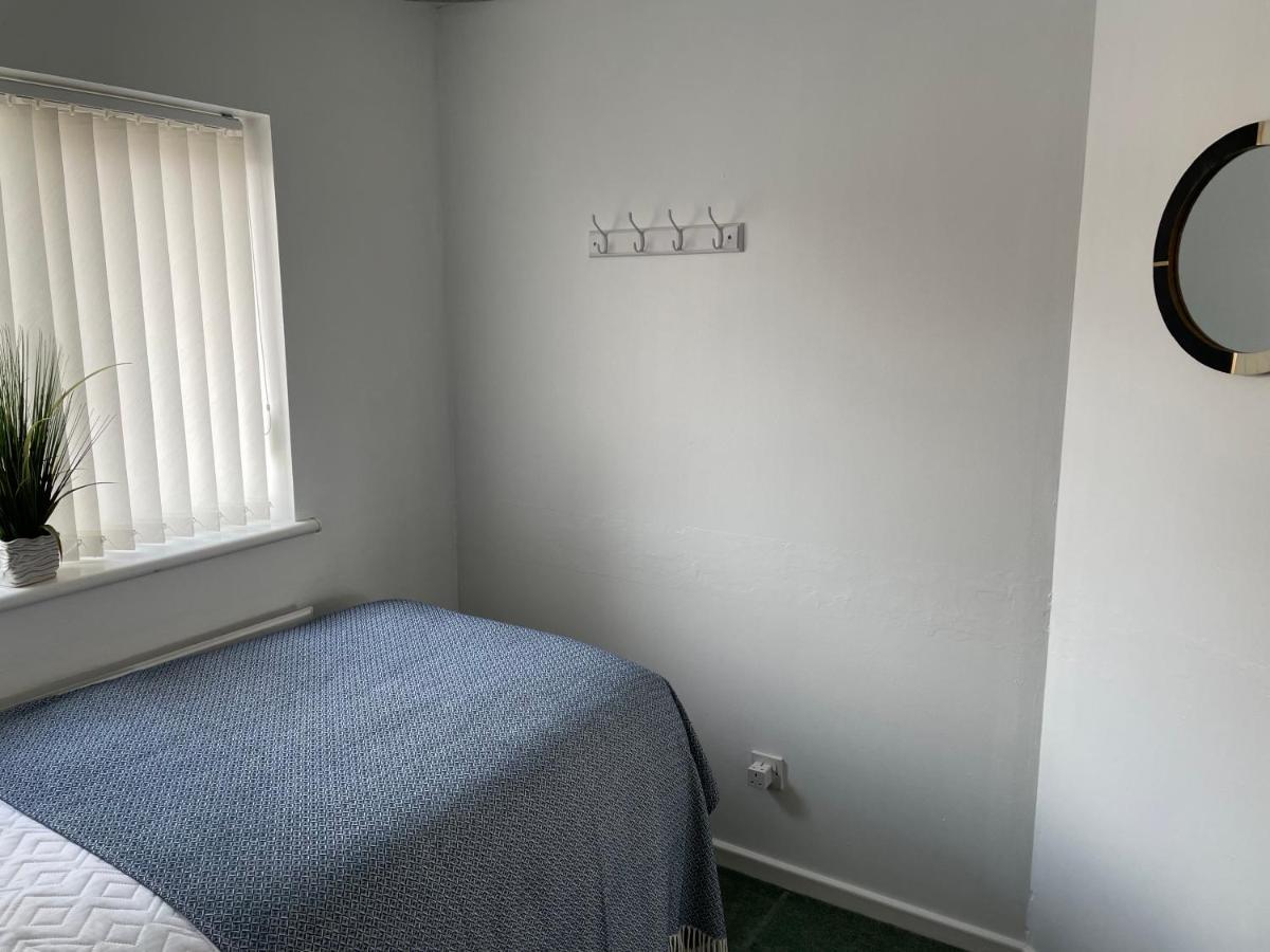 Comfortable And Spacious Superb Holiday Home In Llanelli, Dog Friendly Esterno foto