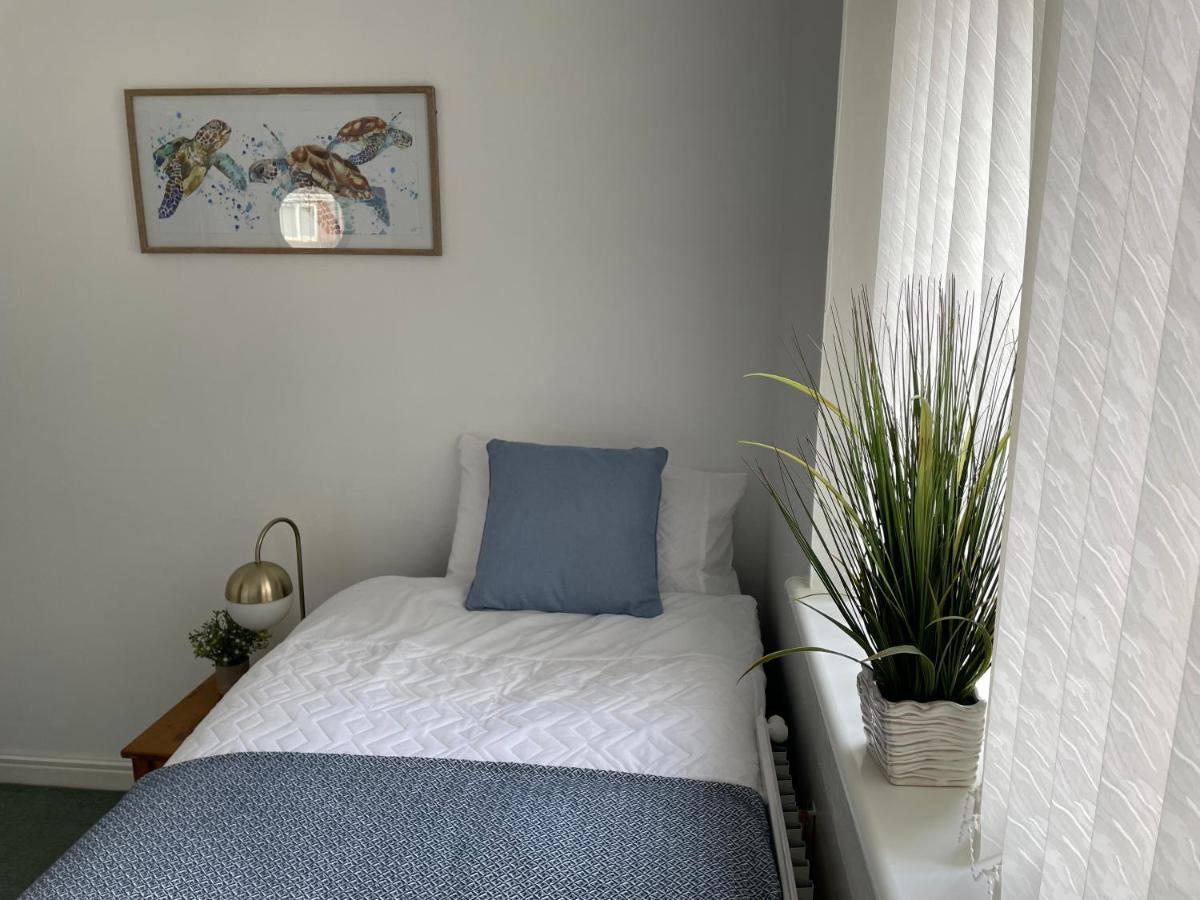 Comfortable And Spacious Superb Holiday Home In Llanelli, Dog Friendly Esterno foto
