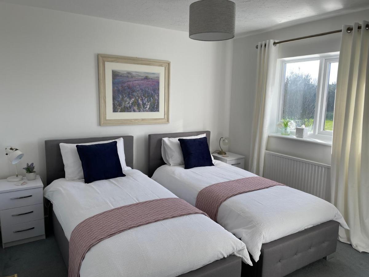 Comfortable And Spacious Superb Holiday Home In Llanelli, Dog Friendly Esterno foto