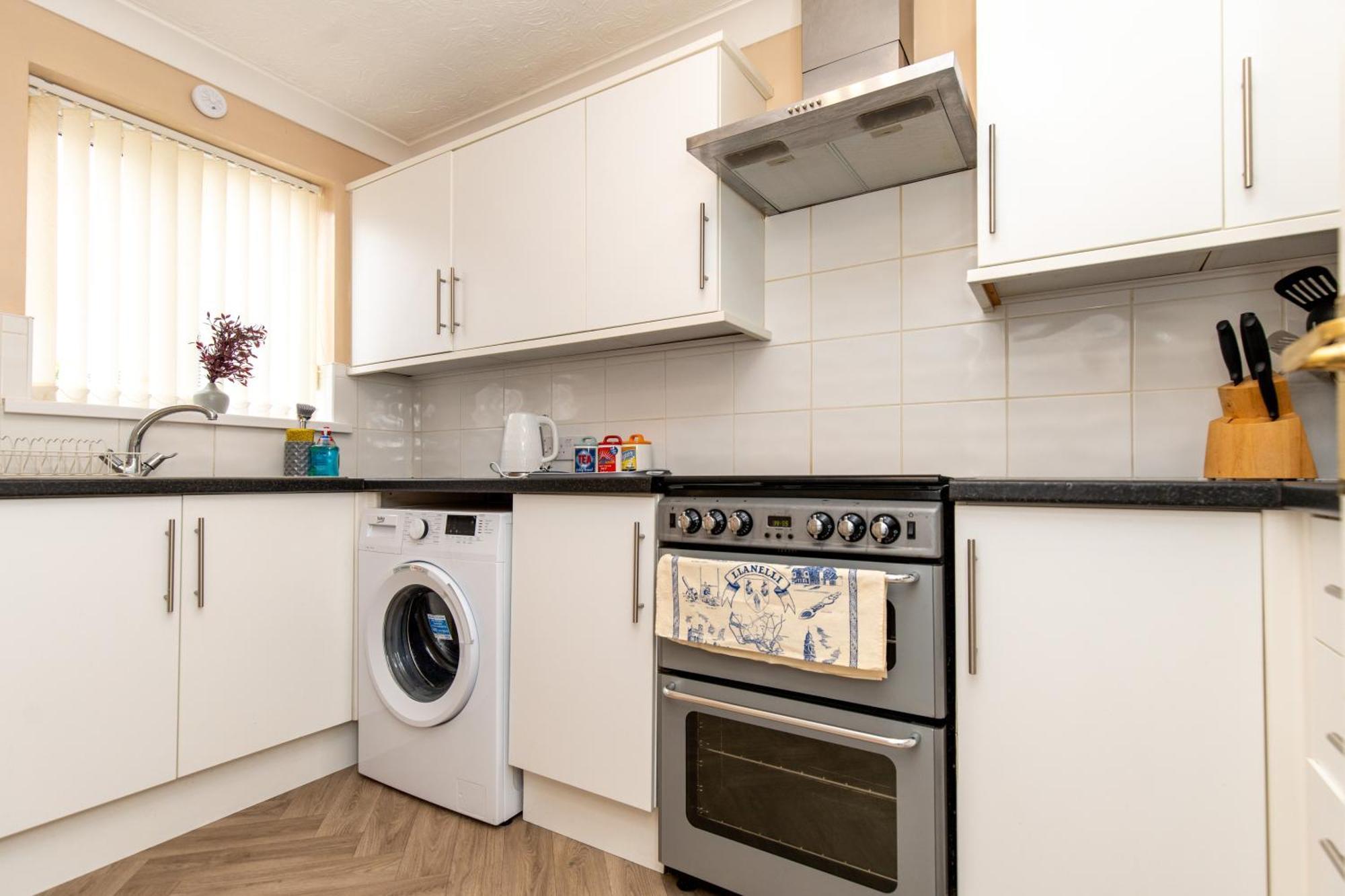 Comfortable And Spacious Superb Holiday Home In Llanelli, Dog Friendly Esterno foto