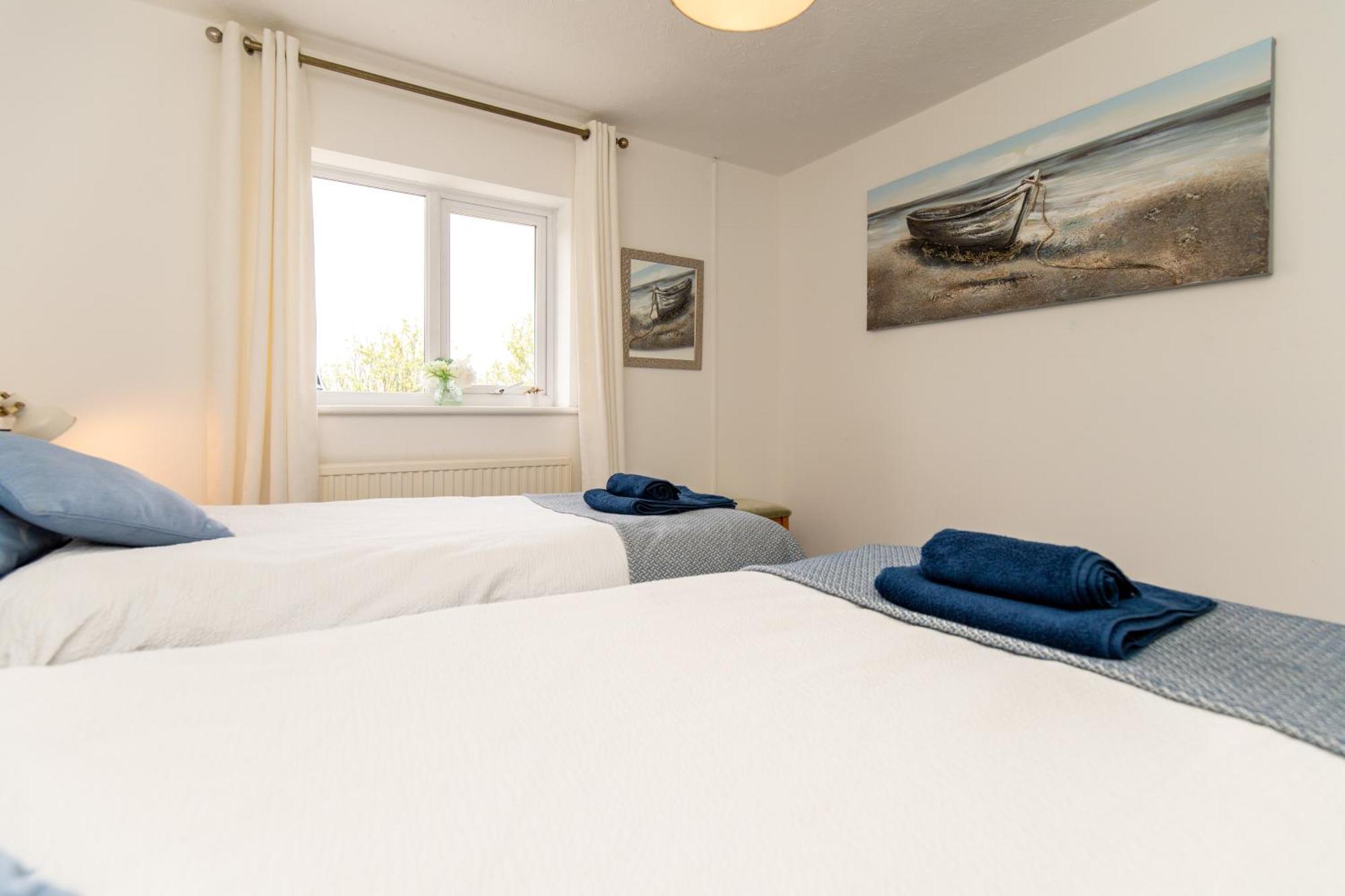 Comfortable And Spacious Superb Holiday Home In Llanelli, Dog Friendly Esterno foto