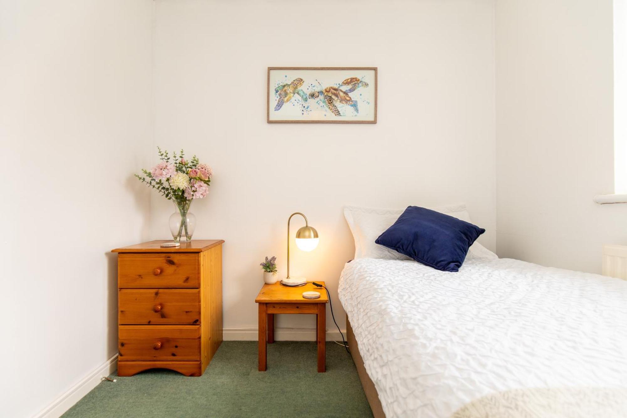 Comfortable And Spacious Superb Holiday Home In Llanelli, Dog Friendly Esterno foto