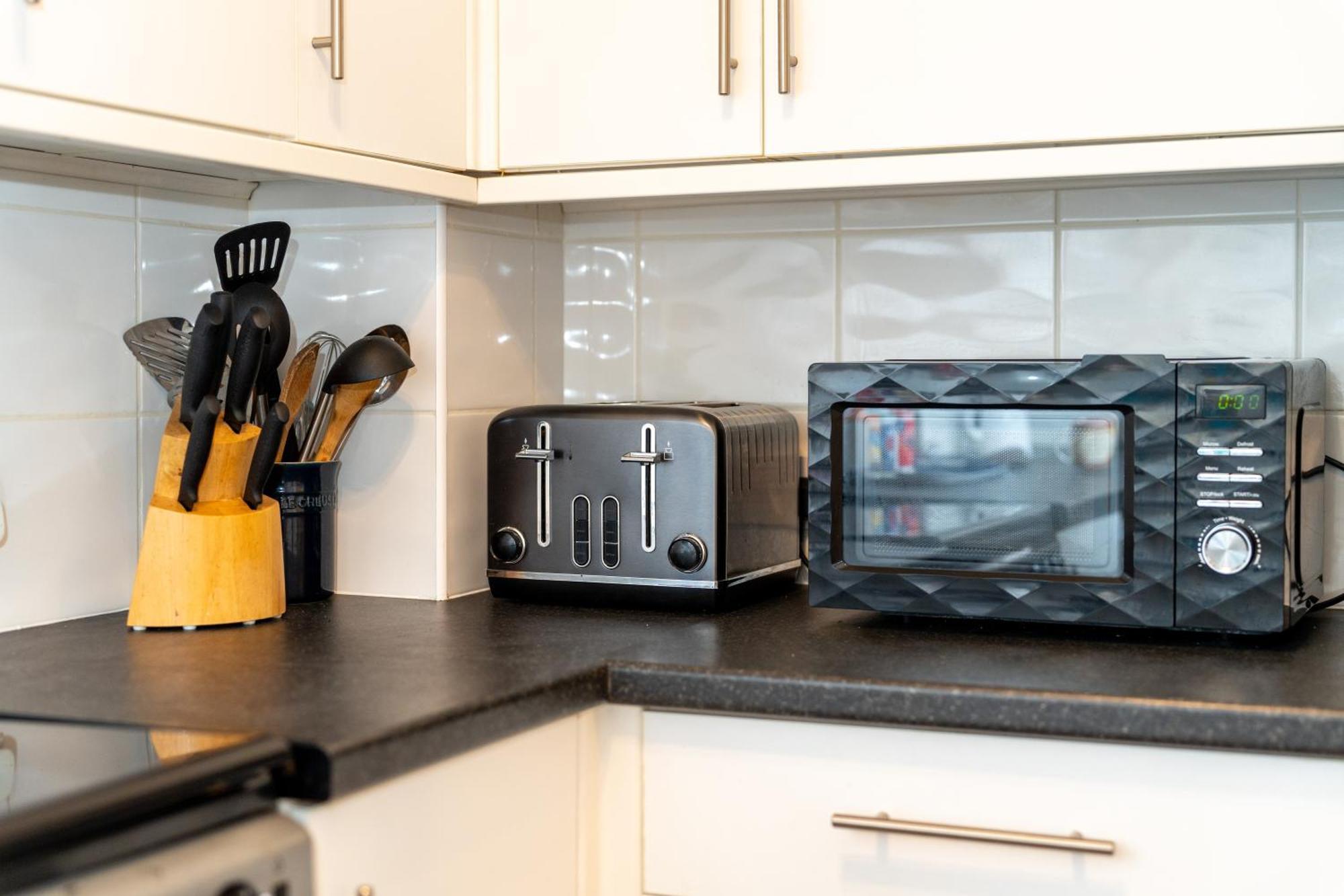 Comfortable And Spacious Superb Holiday Home In Llanelli, Dog Friendly Esterno foto