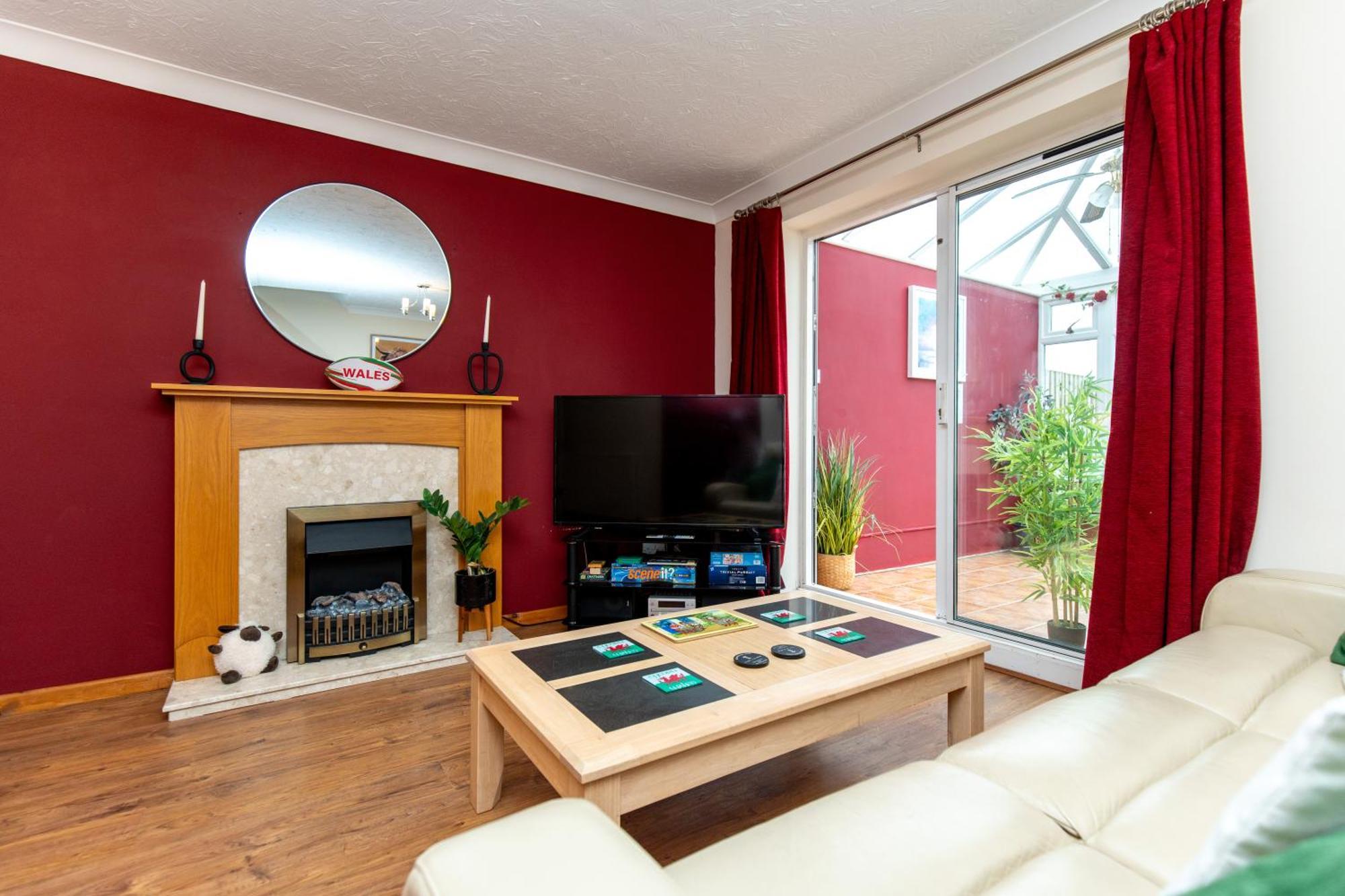 Comfortable And Spacious Superb Holiday Home In Llanelli, Dog Friendly Esterno foto