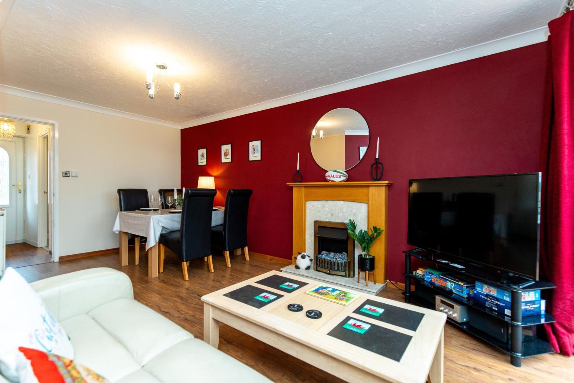 Comfortable And Spacious Superb Holiday Home In Llanelli, Dog Friendly Esterno foto