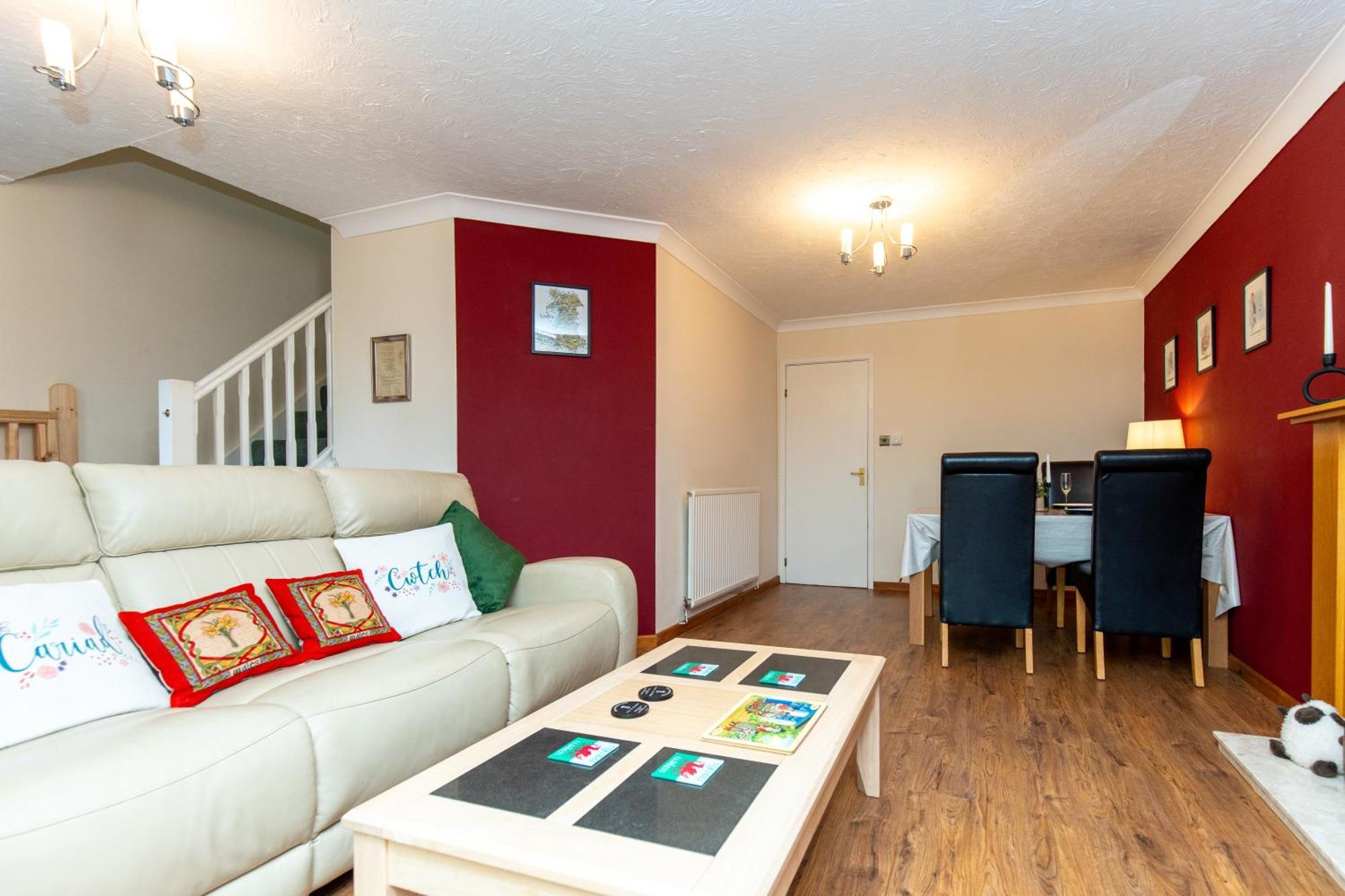 Comfortable And Spacious Superb Holiday Home In Llanelli, Dog Friendly Esterno foto