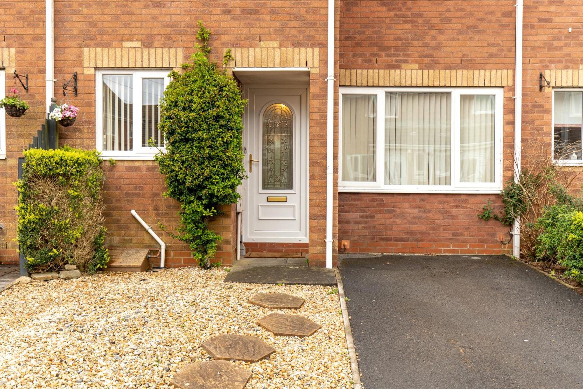 Comfortable And Spacious Superb Holiday Home In Llanelli, Dog Friendly Esterno foto