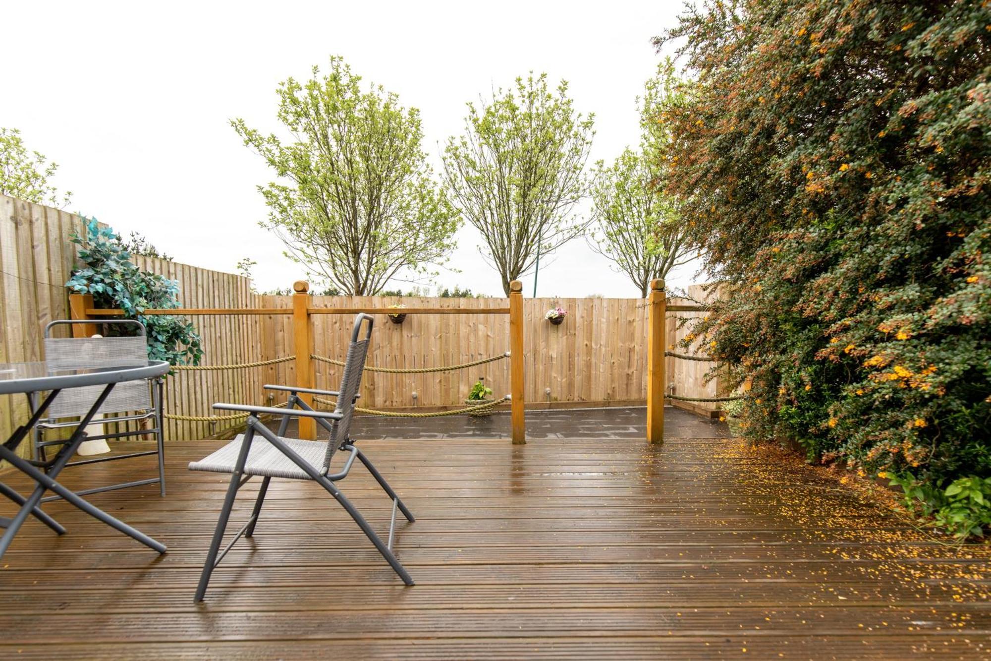 Comfortable And Spacious Superb Holiday Home In Llanelli, Dog Friendly Esterno foto