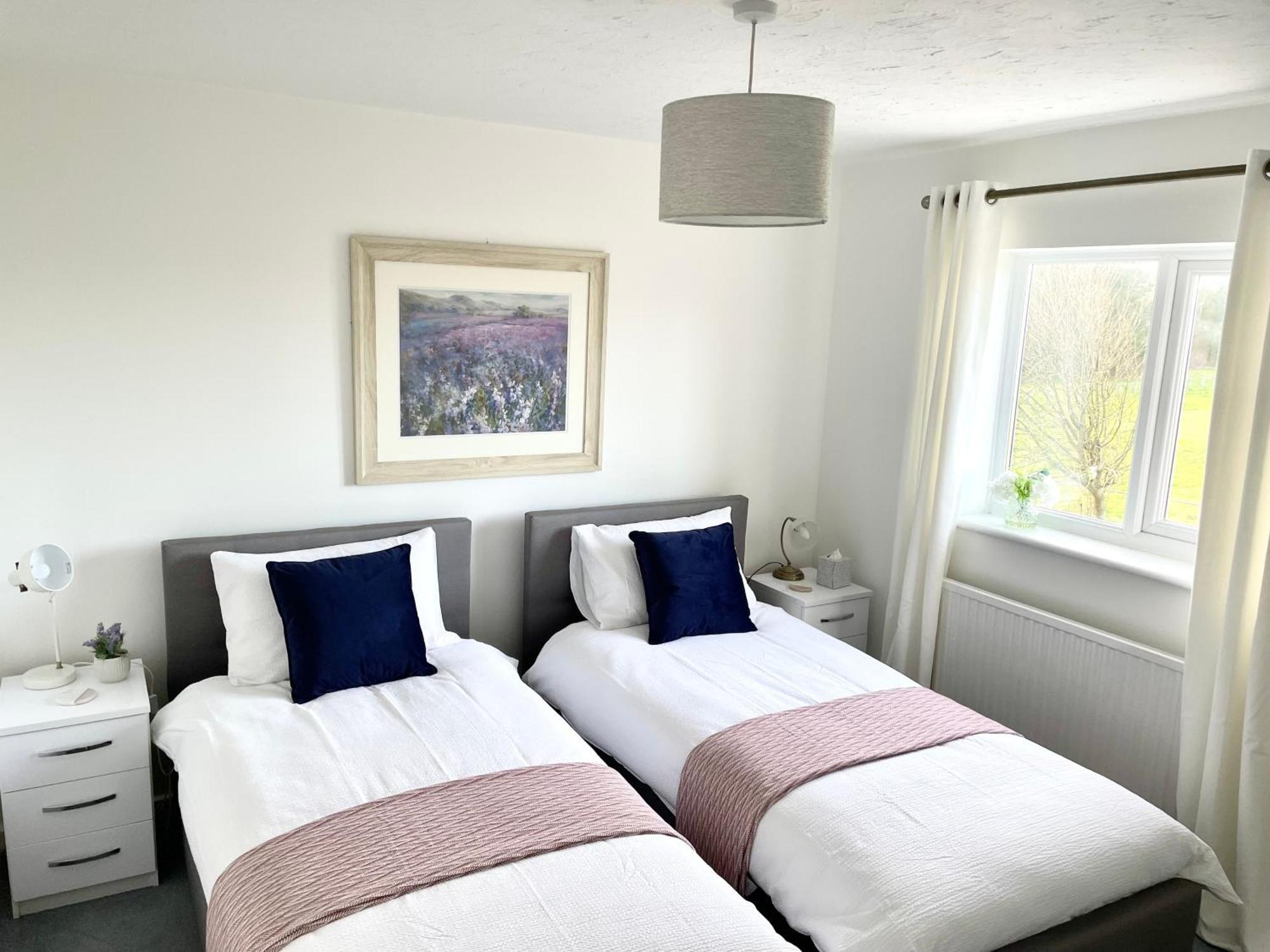 Comfortable And Spacious Superb Holiday Home In Llanelli, Dog Friendly Esterno foto